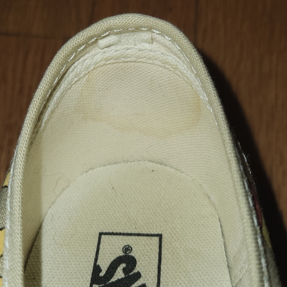 Vans x Disney Winnie The Pooh Shoes - Picture 8 of 8